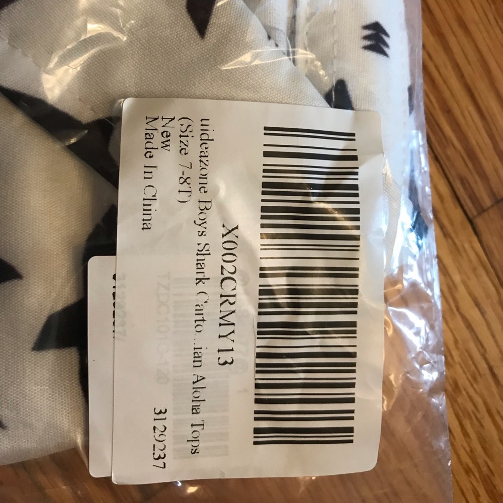 Short sleeve shark shirt NWT from Amazon - Picture 4 of 9